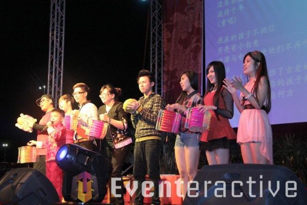 389885_451288108256962_1032968503_n